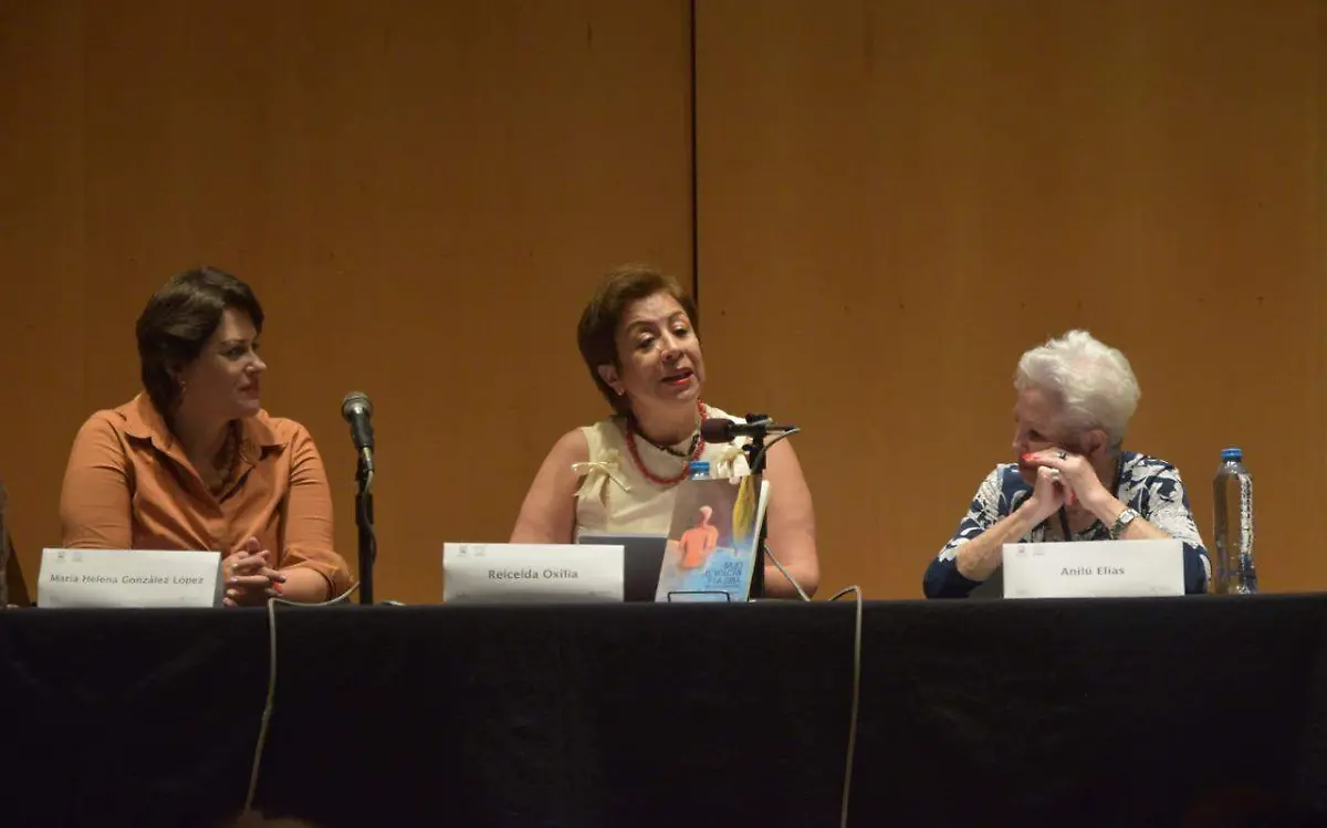 La presentación estuvo a cargo de Helena González y Anilú Elías